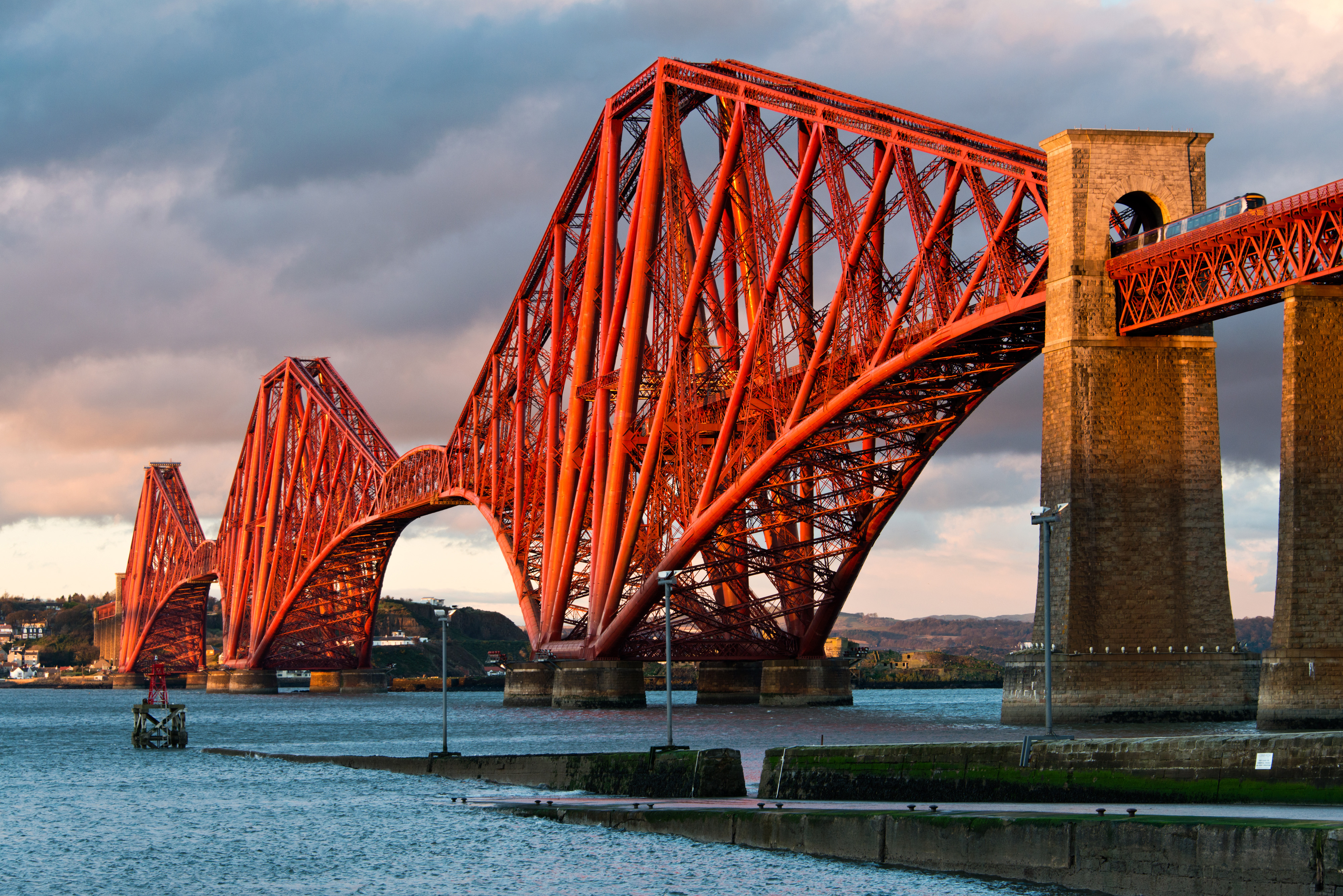 Forth Bridge Leading Public Body for Scotland s Historic Environment